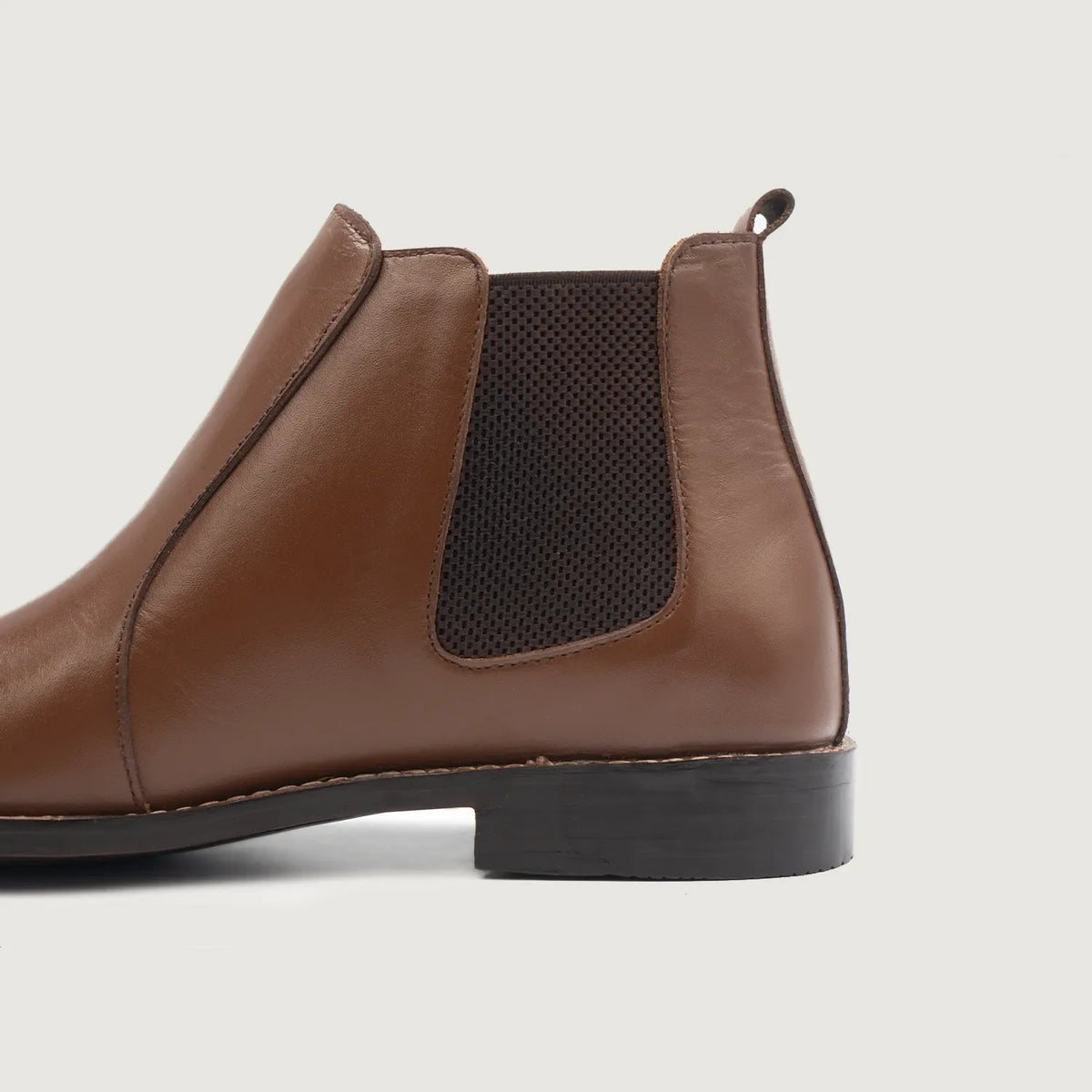 High-Traction Rubber Outsole & Lug Tread Pattern on Clarkson Chelsea Bruin Leren laarzen voor Heren For Men