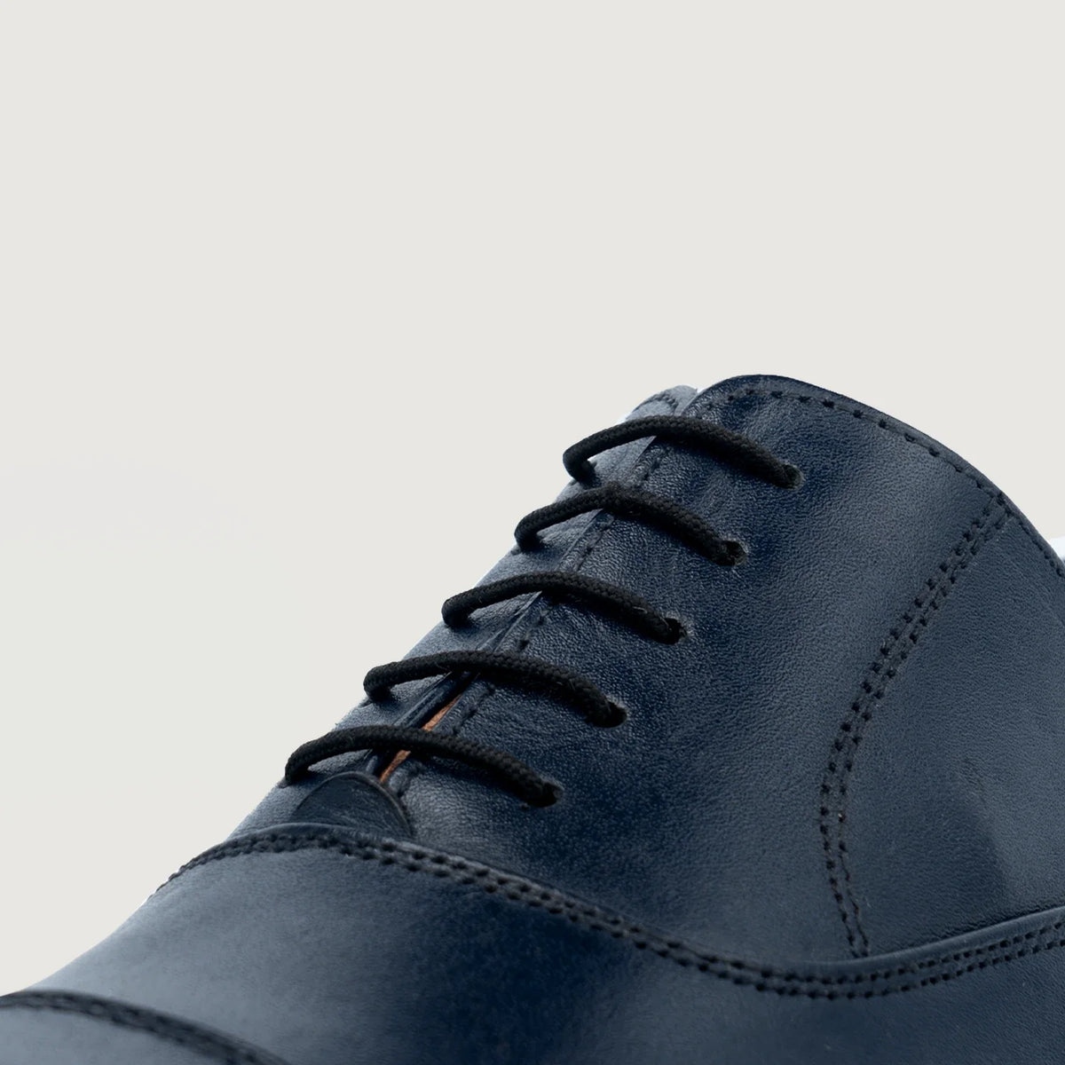 High-Traction Rubber Outsole & Lug Tread Pattern on Professor Oxford Midnight Blauw Leren schoenen voor Heren For Men