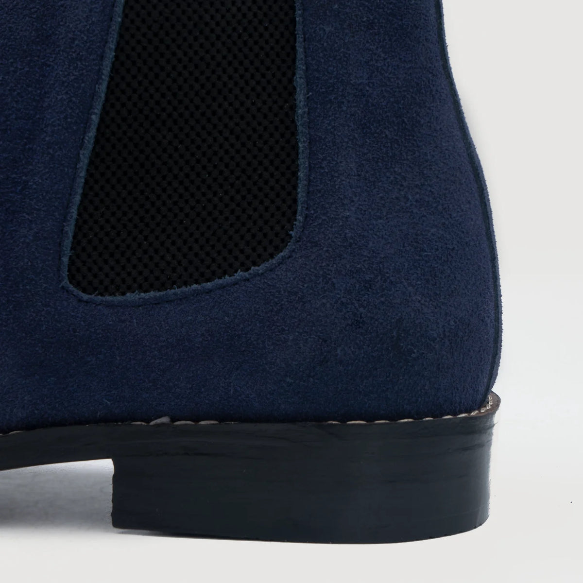 High-Traction Rubber Outsole & Lug Tread Pattern on Clarkson Chelsea Midnight Blauw Suede Leren laarzen voor Heren For Men
