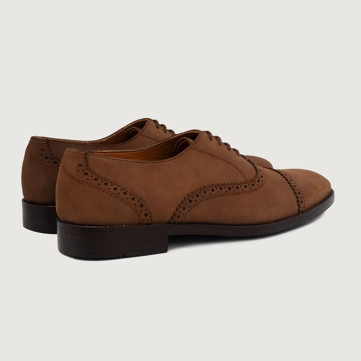 High-Traction Rubber Outsole & Lug Tread Pattern on Greyson Brogues Oxford Oil Pull-up Bruin Leren schoenen voor Heren