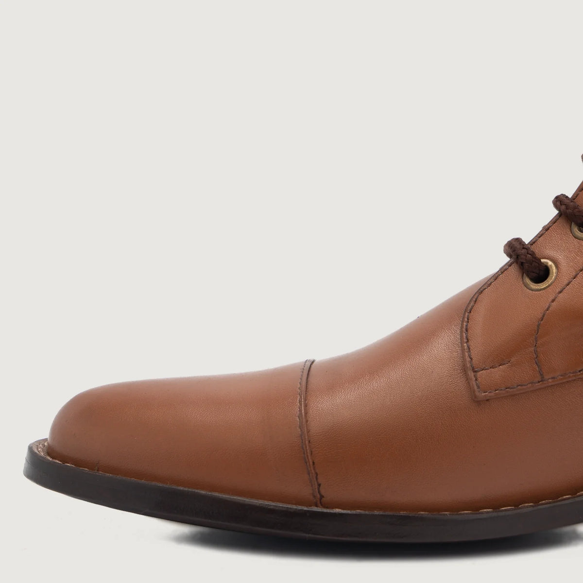 High-Traction Rubber Outsole & Lug Tread Pattern on Knight Derby Lichtbruin Leren laarzen voor Heren For Men