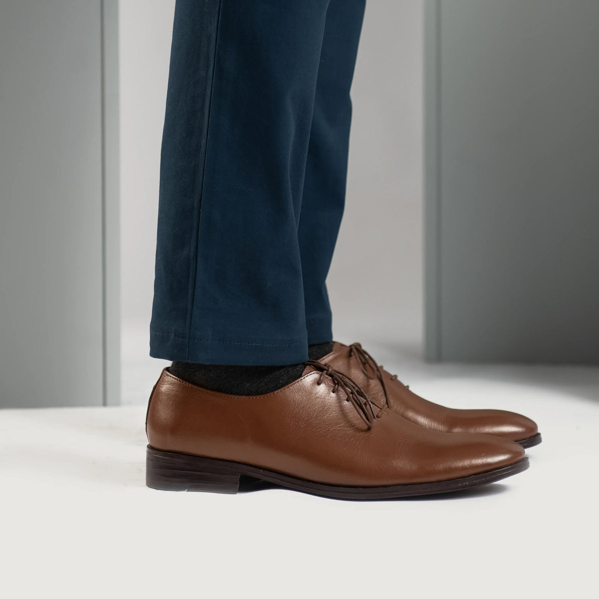 Tailored Rib Cuffs & Hem Craftsmanship Construction Detail on Director Wholecut Lichtbruin Leren schoenen voor Heren