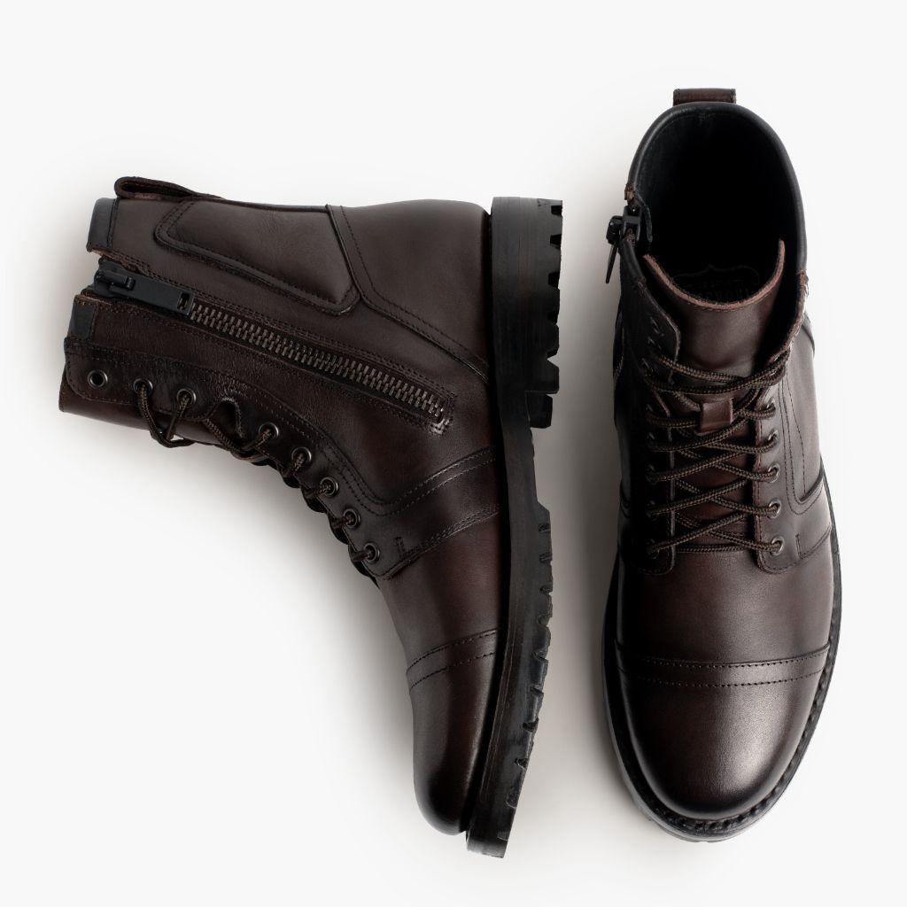 Detailopname of Classic Collar & Heavy-Duty Zipper Hardware on Casa Moto Old English Leren laarzen voor Heren