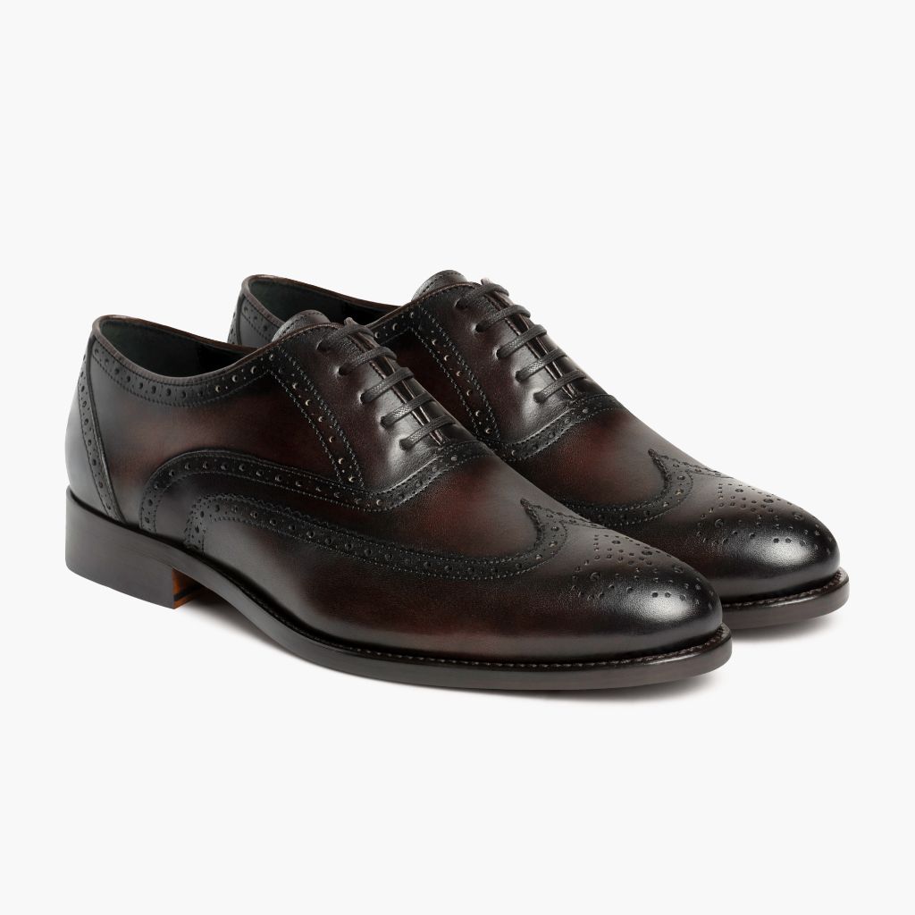 Aviator Chocolate Leren loafers voor Heren in Chocolate Full-Grain Leather - Vooraanzicht & getailleerd silhouet | Online kopen