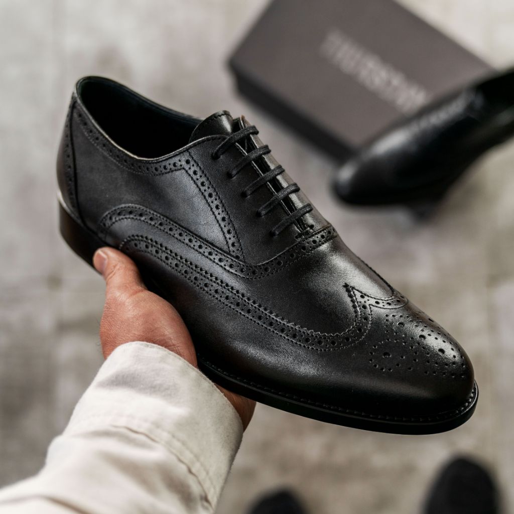 Tailored Rib Cuffs & Hem Craftsmanship Construction Detail on Aviator Zwart Leren loafers voor Heren