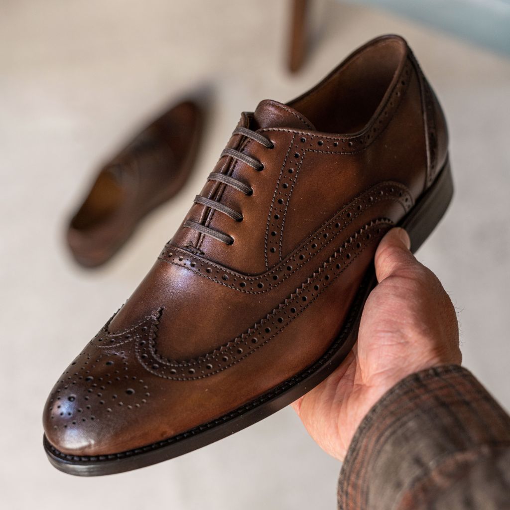 Tailored Rib Cuffs & Hem Craftsmanship Construction Detail on Aviator Cinnamon Leren schoenen voor Heren