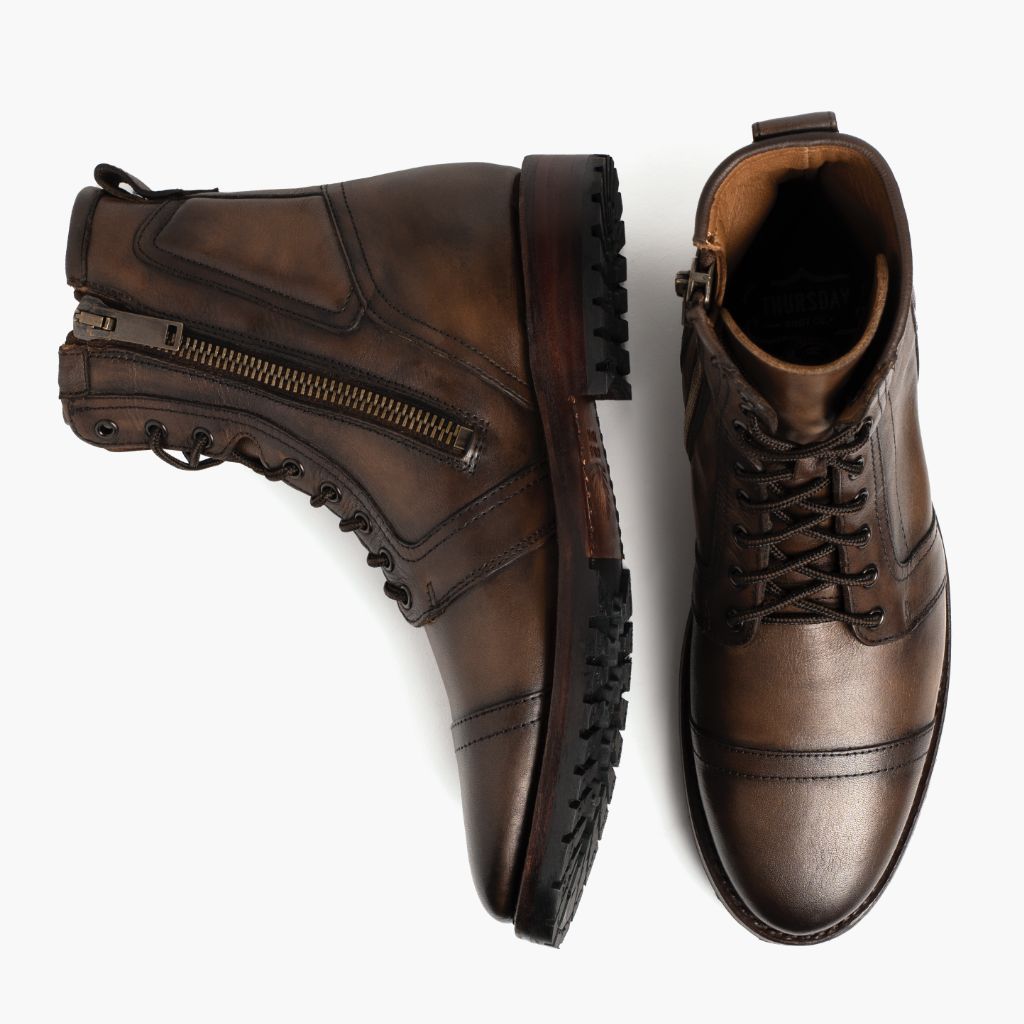 Detailopname of Classic Collar & Heavy-Duty Zipper Hardware on Casa Moto Anejo Leren laarzen voor Heren