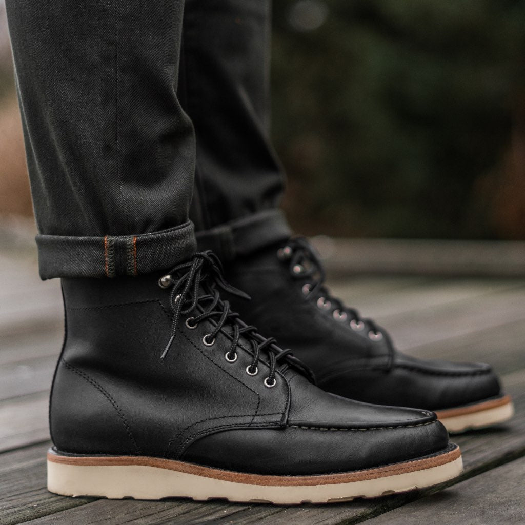 High-Traction Rubber Outsole & Lug Tread Pattern on Diplomat Zwart Matte Leren laarzen voor Heren