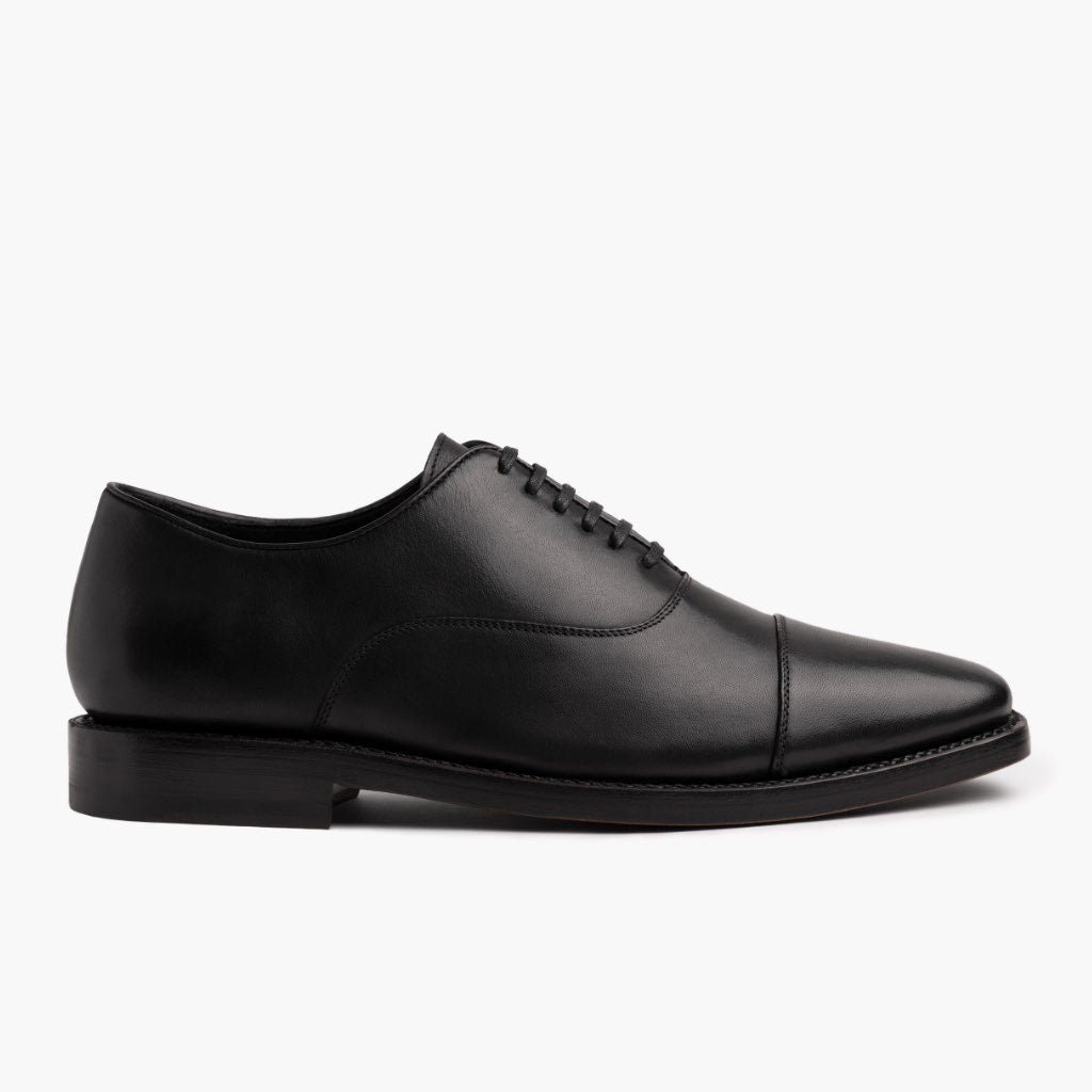 Black Full-Grain leather Sneakers - Goodyear-welt constructie & neusdetail