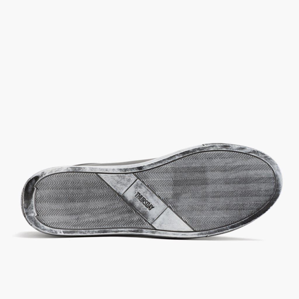High-Traction Rubber Outsole & Lug Tread Pattern on Premier Low Top Distressed Grey Leren sneakers voor Heren For Men