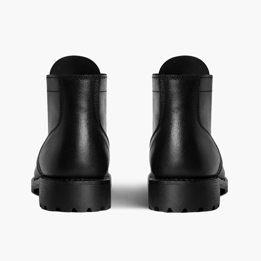 High-Traction Rubber Outsole & Lug Tread Pattern on Vanguard Zwart Waxed Roughout Leren laarzen voor Heren For Men