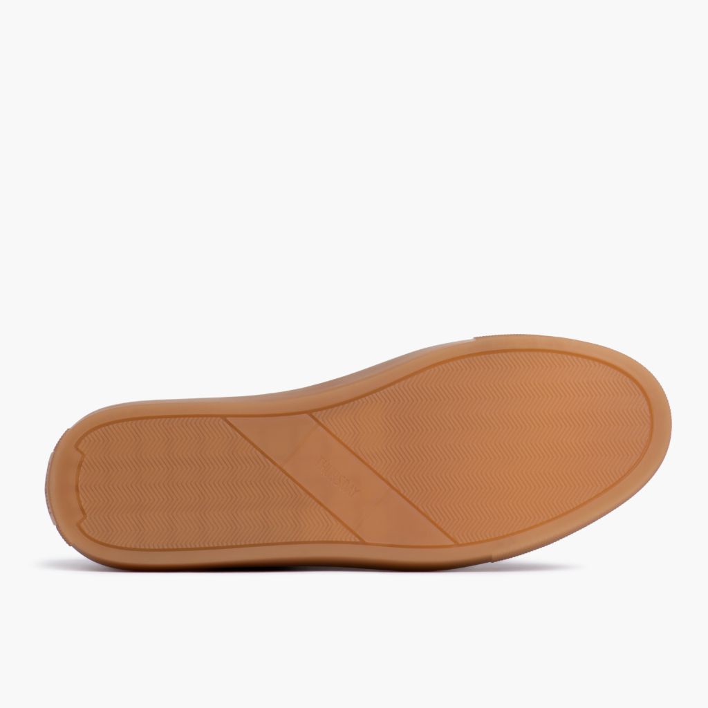 High-Traction Rubber Outsole & Lug Tread Pattern on Premier Low Top Camel Leren sneakers voor Dames