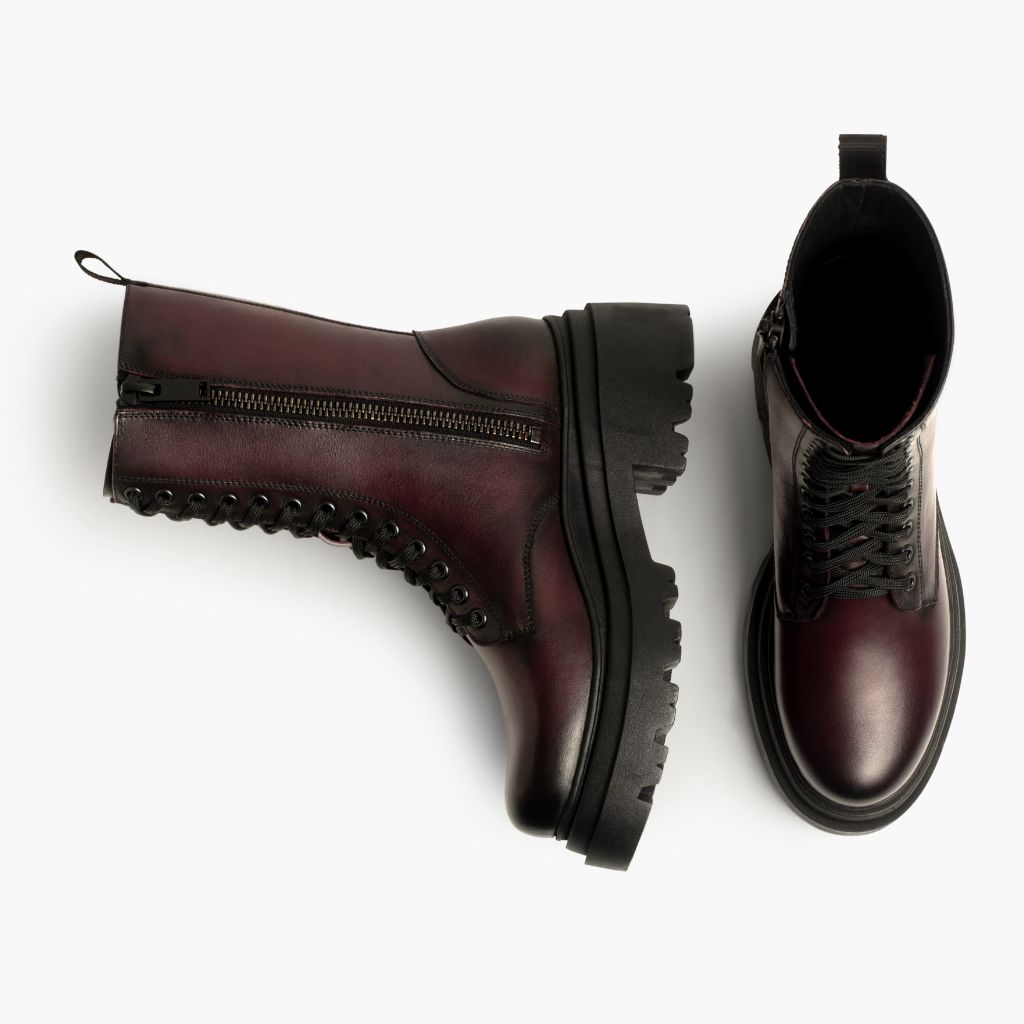 High-Traction Rubber Outsole & Lug Tread Pattern on Fatale Zwart Cherry Leren laarzen voor Dames