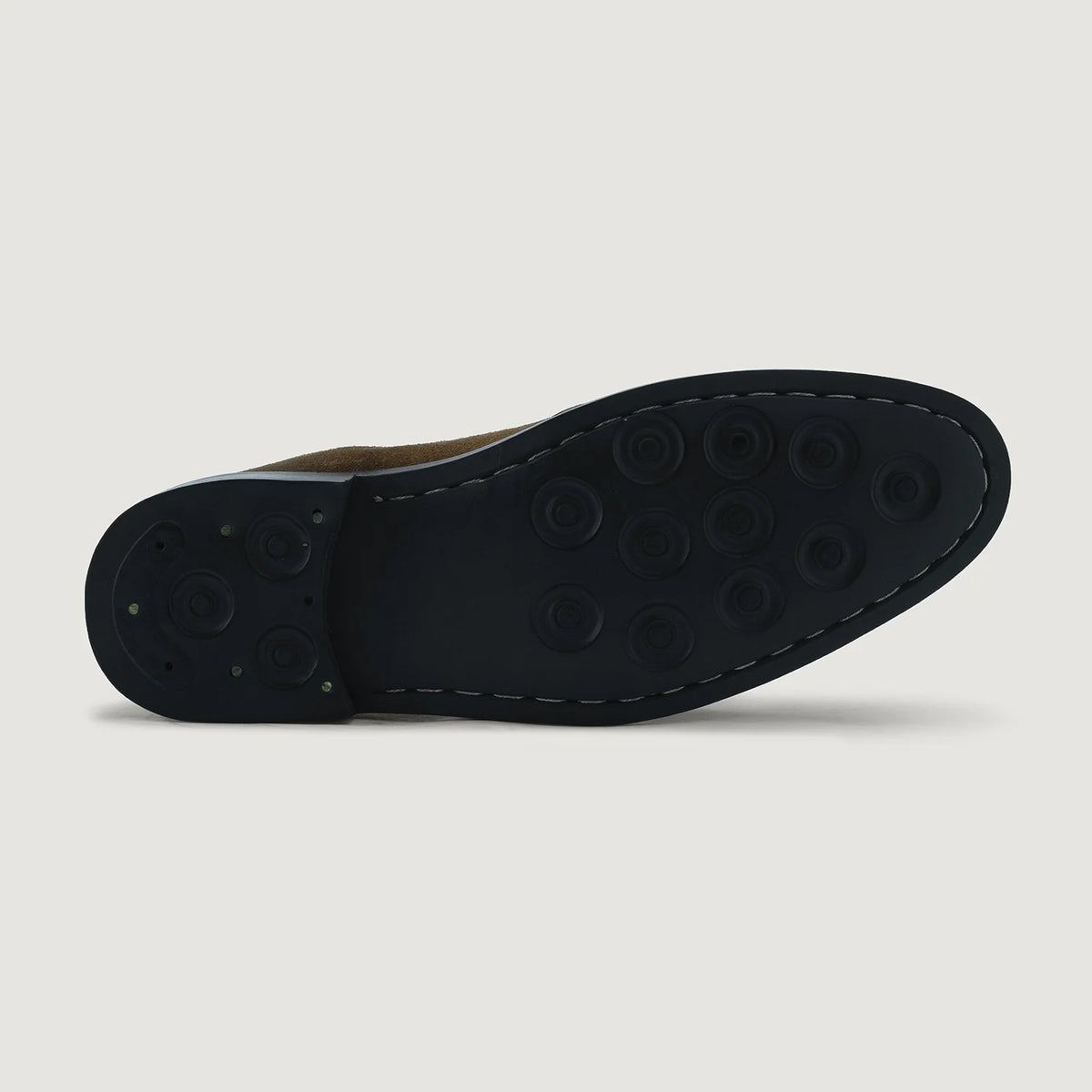 High-Traction Rubber Outsole & Lug Tread Pattern on Clarkson Chelsea Bruin Suede Leren laarzen - StudGuard voor Heren