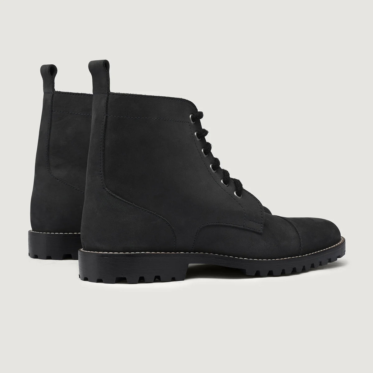 High-Traction Rubber Outsole & Lug Tread Pattern on Knight Derby Zwart Matte Nubuck Leren laarzen - TerraGrip voor Heren