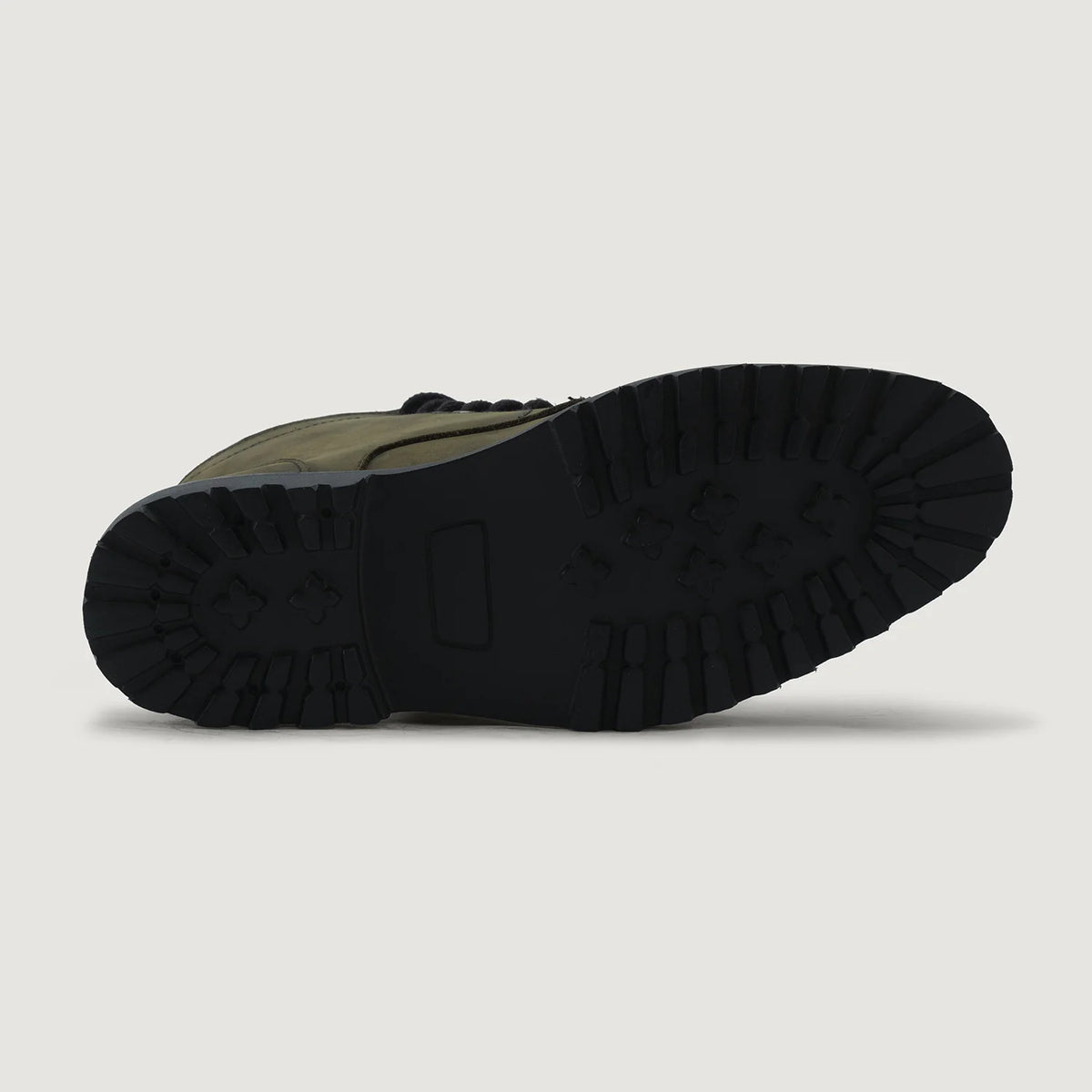 High-Traction Rubber Outsole & Lug Tread Pattern on Knight Derby Olive Groen Pullup Leren laarzen - TerraGrip voor Heren