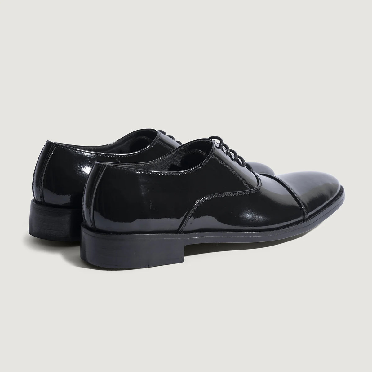 High-Traction Rubber Outsole & Lug Tread Pattern on Professor Oxford Zwart Leren schoenen voor Heren For Men