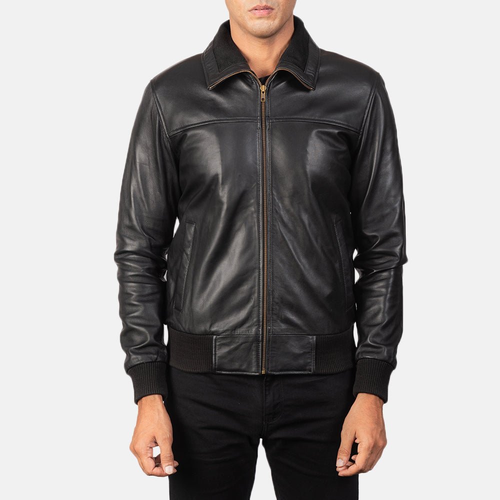 Close-Up Detail of Rib Knit &amp; Zipper Hardware on Men's Air Rolf Zwart Leren Bomberjack voor Heren