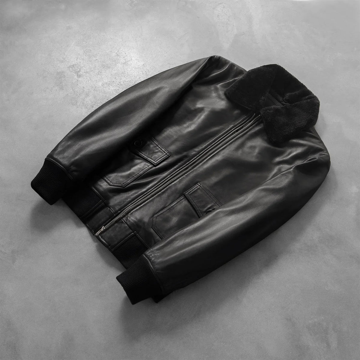 
Rib Knit & Hem Craftsmanship Construction Detail on Airin G-1 Zwart Leren Bomberjack voor Heren