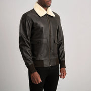 
Brown Sheepskin Leather Bomber Jacket - Achteraanzicht met getailleerde schouders & strakke zoom