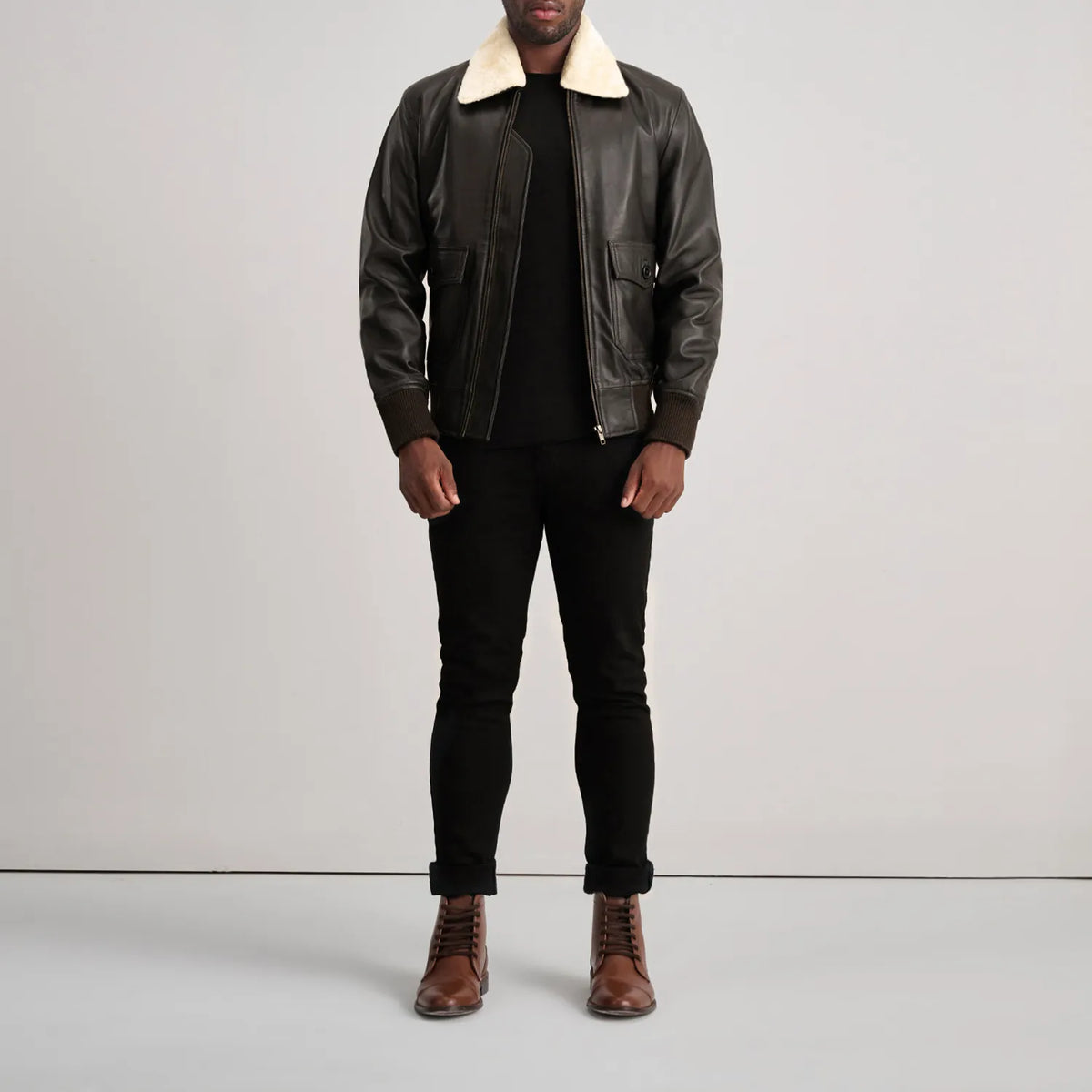 
Airin G-1 Bruin & Cream Leren Bomberjack voor Heren - Zijaanzicht met ergonomische mouwsnede