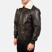 
Brown Sheepskin Leather Bomber Jacket - Achteraanzicht met getailleerde schouders & strakke zoom