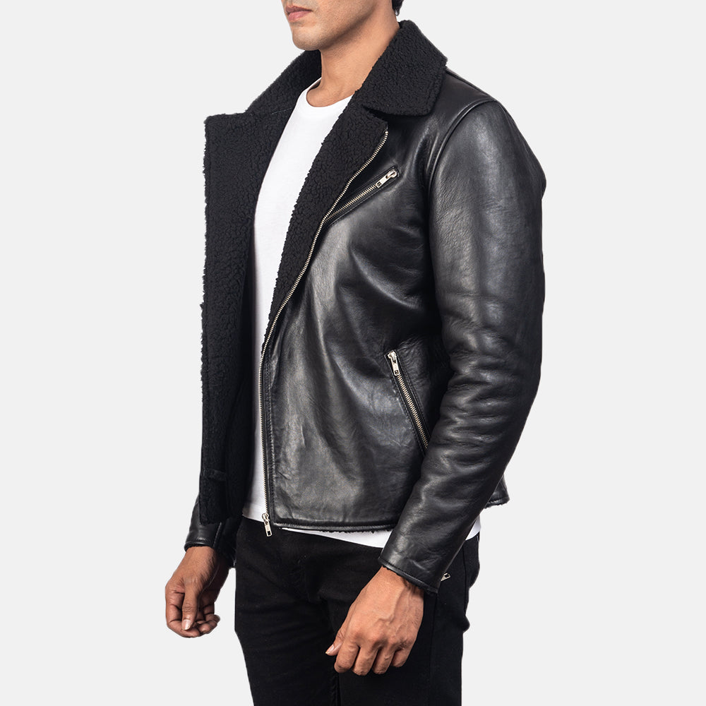 
Black Sheepskin Leather Biker Jacket - Achteraanzicht met getailleerde schouders & strakke zoom