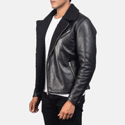 
Black Sheepskin Leather Biker Jacket - Achteraanzicht met getailleerde schouders & strakke zoom