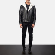 Close-Up Detail of Notch &amp; Zipper Hardware on Men's Alberto White Shearling Zwart Leren Jas voor Heren