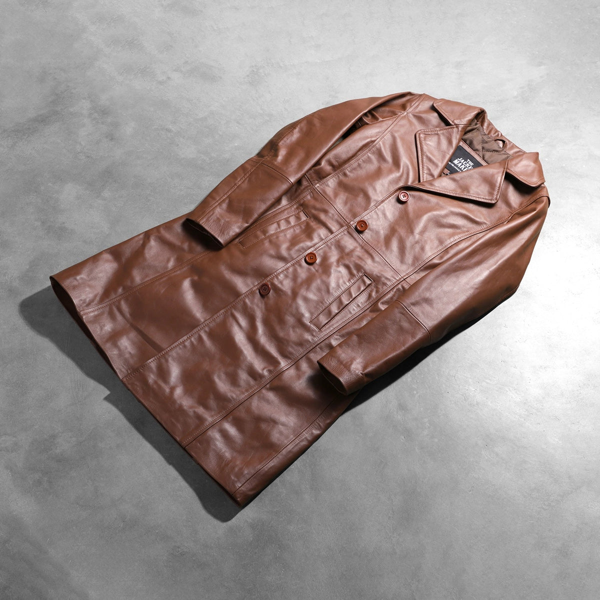 
Open Hem & Hem Craftsmanship Construction Detail on Alexis Bruin Single Breasted Leren Jas voor Dames