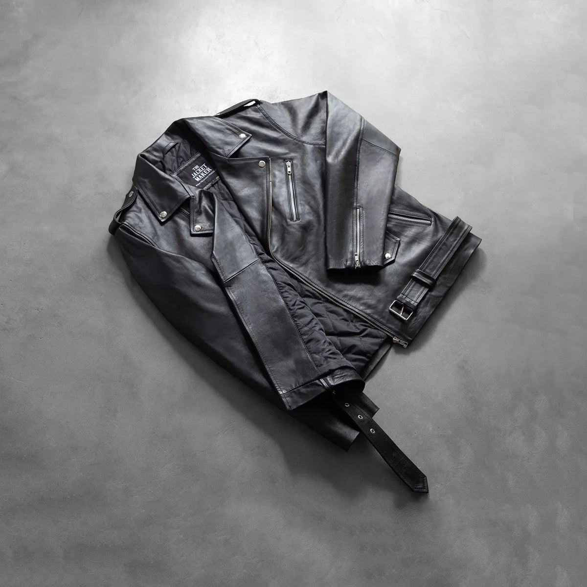 
Ambachtelijke zoomafwerking op Allaric Alley Black Leather Biker Jacket