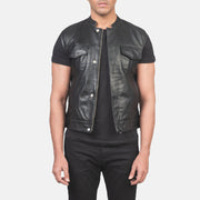 
Atlas Moto Zwart Leren Gilet voor Heren in Black Sheepskin Leather - Vooraanzicht & getailleerd silhouet | Online kopen