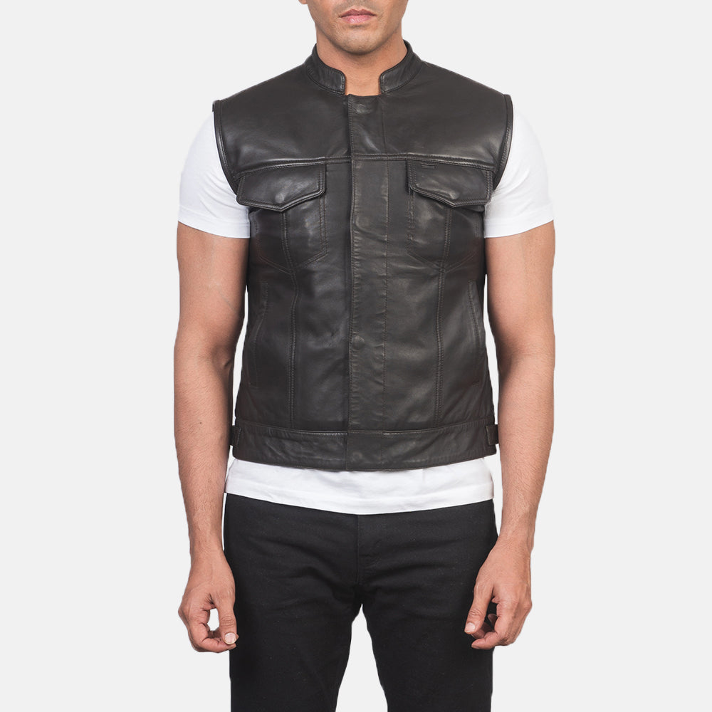 
Detailopname of Band & Zipper with Button Flap Hardware on Atlas Moto Bruin Leren Gilet voor Heren