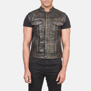 
Detailopname of Band & Zipper with Button Flap Hardware on Atlas Moto Distressed Bruin Leren Gilet voor Heren