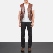 Men's Auden Bruin Leren Gilet voor Heren - Lateral Side Profile View Showing Sleeve Cut &amp; Athletic Taper Fit