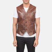 Close-Up Detail of Classic Collar &amp; 5 Button Hardware on Men's Auden Bruin Leren Gilet voor Heren