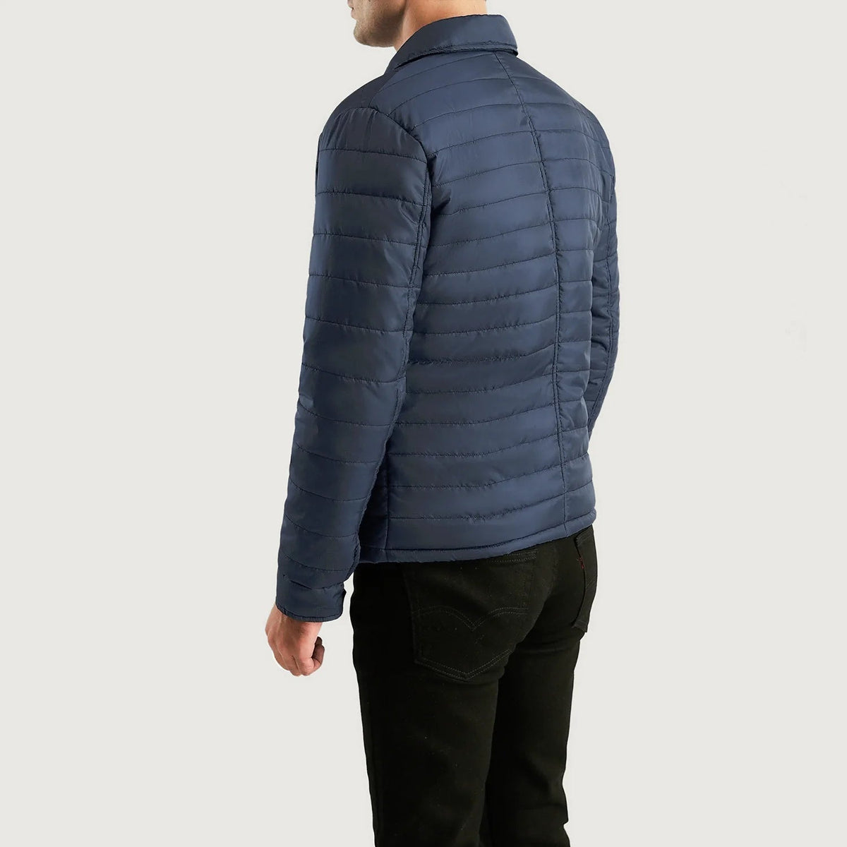 Close-Up Detail of High neck &amp; Button Hardware on Men's Bo Quilt Windbreaker Leren Jas voor Heren