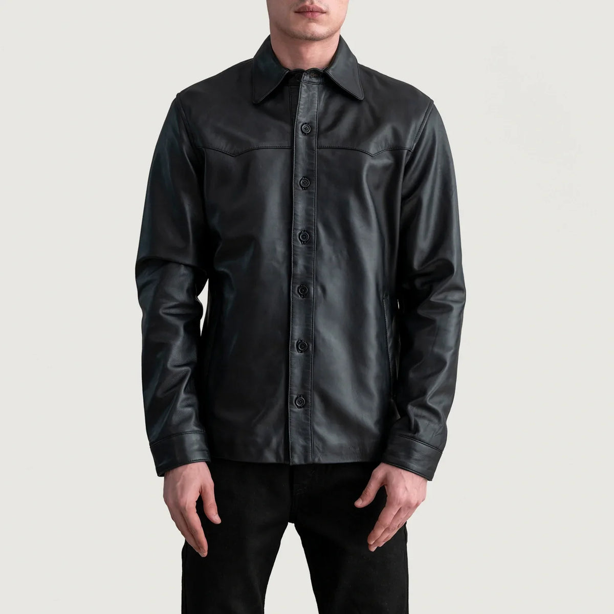 Bronco Zwart Leather Shirt voor Heren - Lateral Side Profile View Showing Sleeve Cut &amp; Athletic Taper Fit