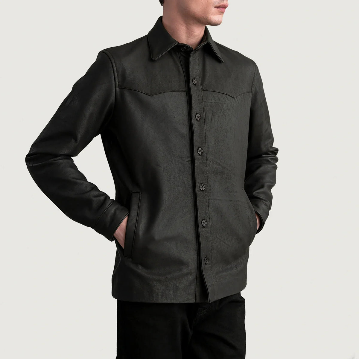 Bronco Tumbled Bruin Leather Shirt voor Heren - Lateral Side Profile View Showing Sleeve Cut &amp; Athletic Taper Fit