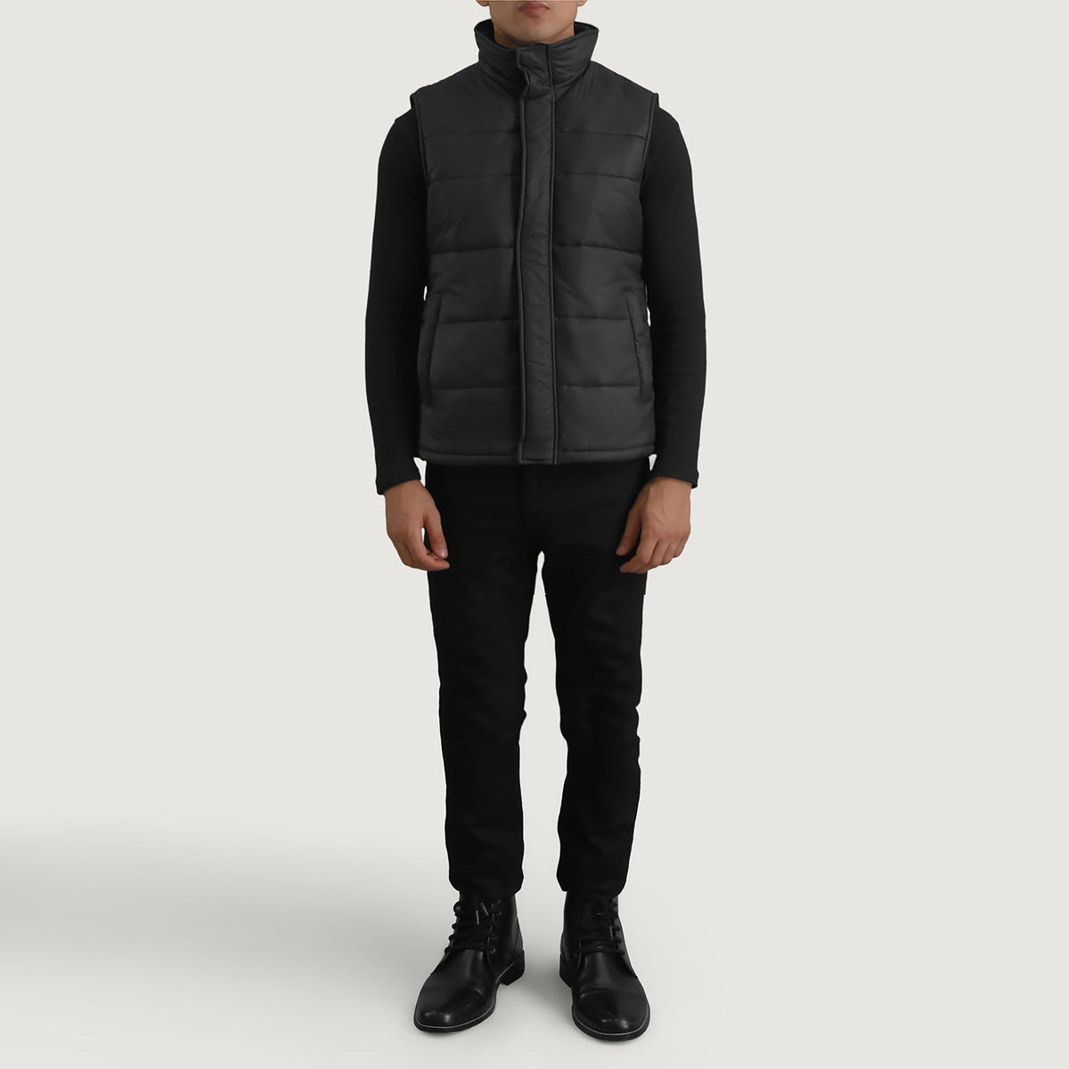Bryan Zwart Puffer Vest voor Heren - Lateral Side Profile View Showing Sleeve Cut &amp; Athletic Taper Fit