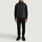 Bryan Zwart Puffer Vest voor Heren - Lateral Side Profile View Showing Sleeve Cut &amp; Athletic Taper Fit