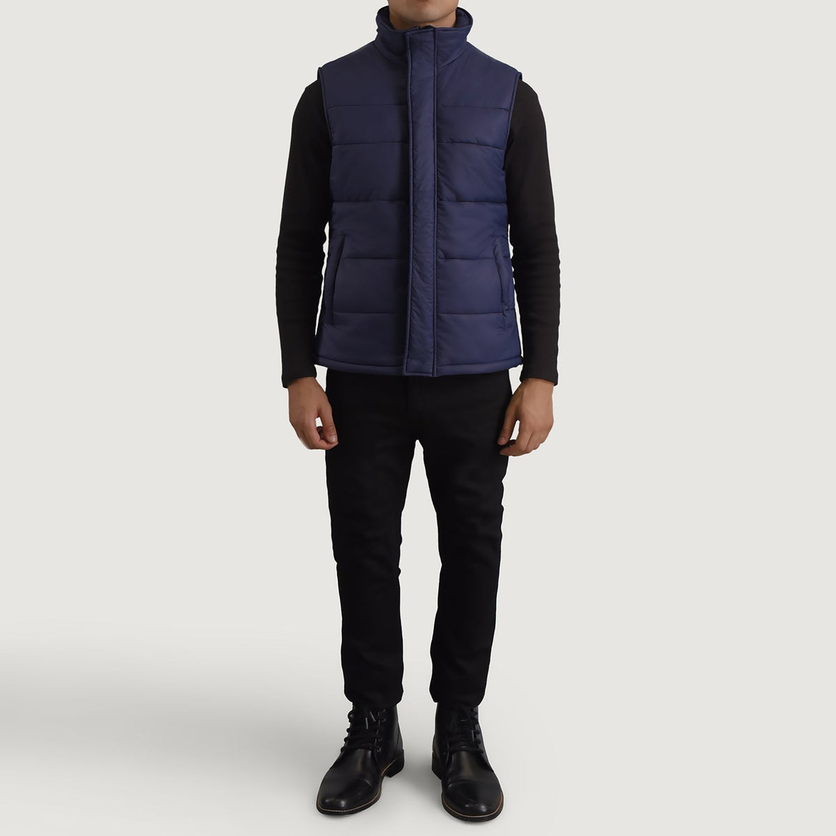 Bryan Blauw Puffer Vest voor Heren - Lateral Side Profile View Showing Sleeve Cut &amp; Athletic Taper Fit