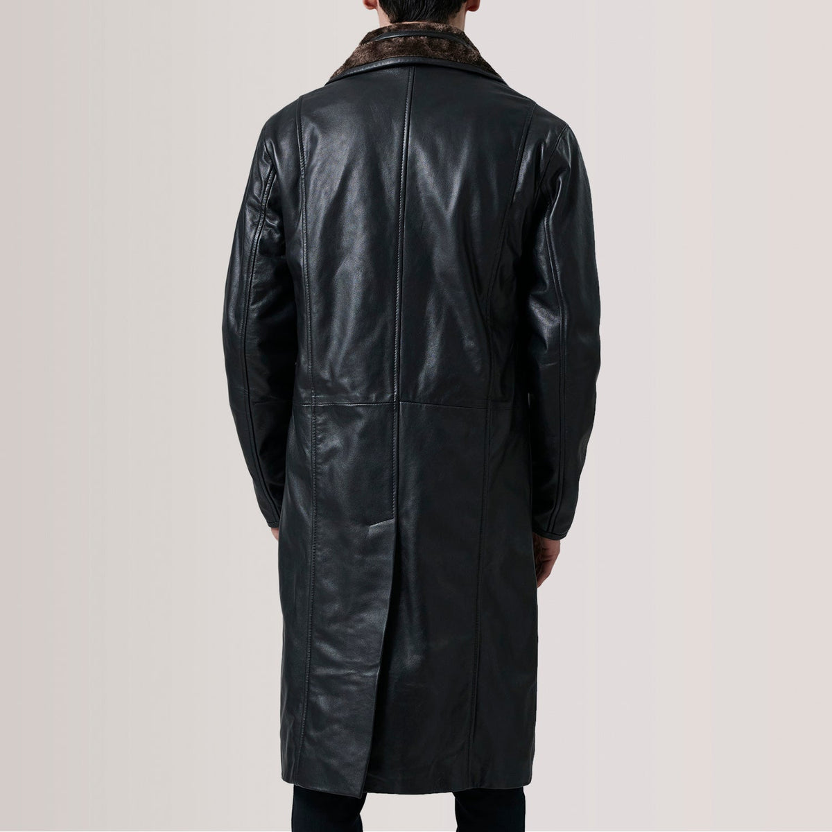 
Detailopname of Notch & Button Hardware on Cai Zwart Leather Shearling Leren Jas voor Heren For Men