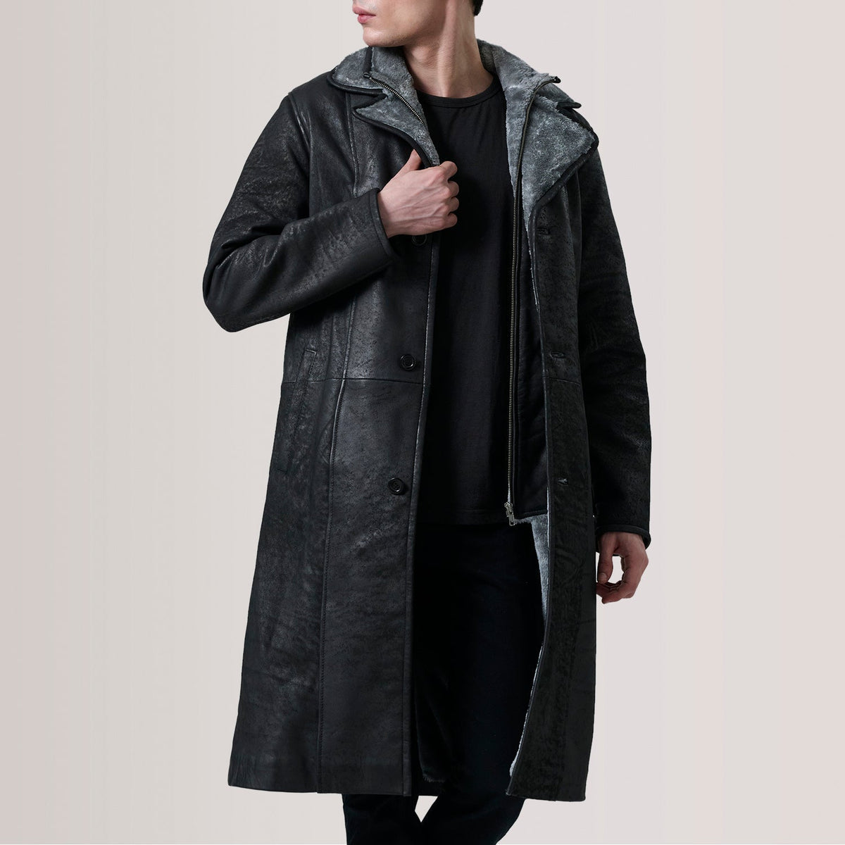 Cai Distressed Zwart Leather Shearling Leren Jas voor Heren For Men in Distressed Black Sheepskin Snuffed - Front Profile View &amp; Tailored Silhouette | Buy Online