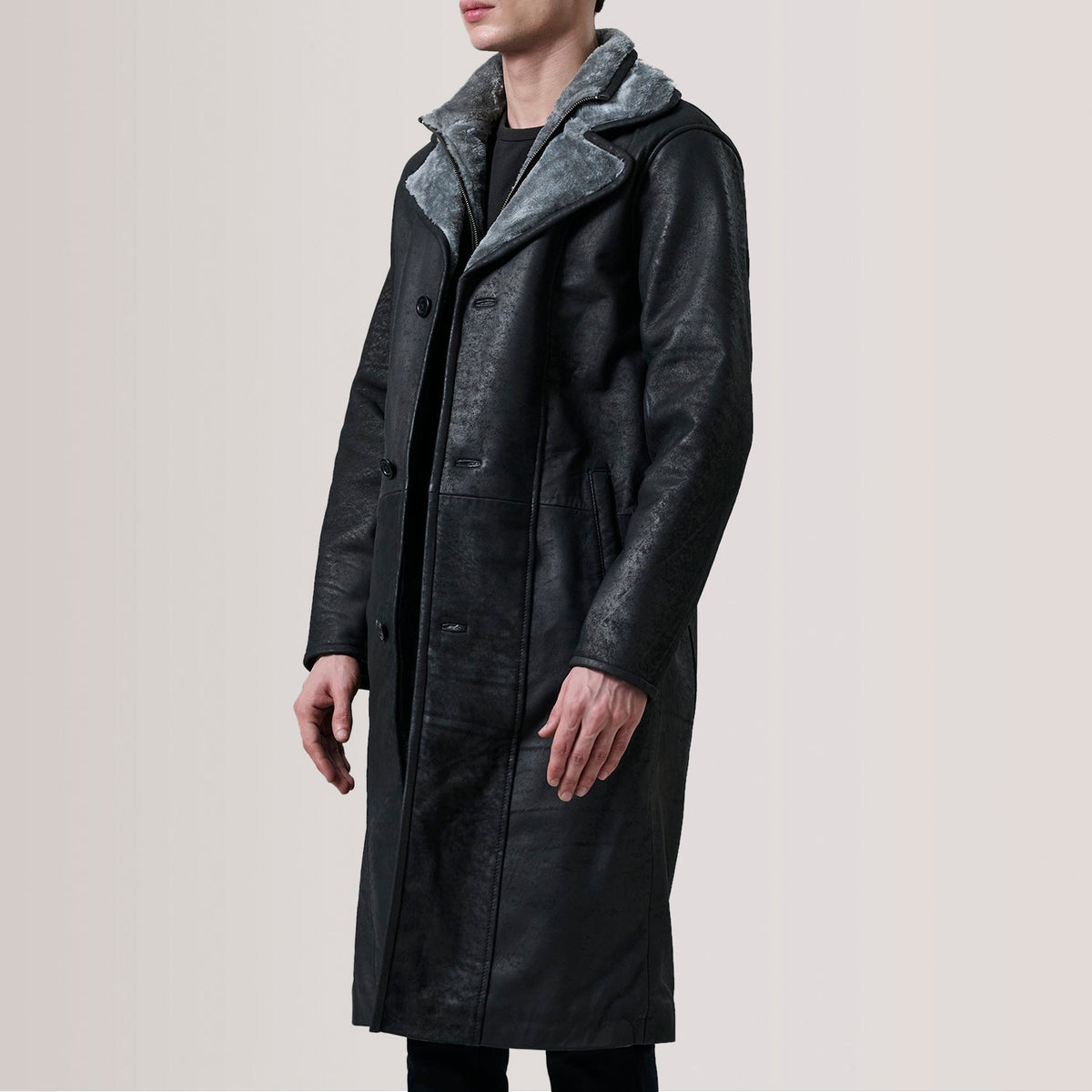 Cai Distressed Zwart Leather Shearling Leren Jas voor Heren For Men - Lateral Side Profile View Showing Sleeve Cut &amp; Athletic Taper Fit