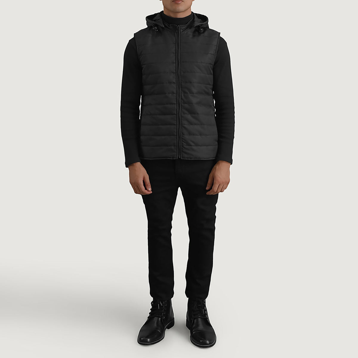 
Carlo Zwart Gewatteerde bodywarmer met capuchon voor Heren - Zijaanzicht met ergonomische mouwsnede