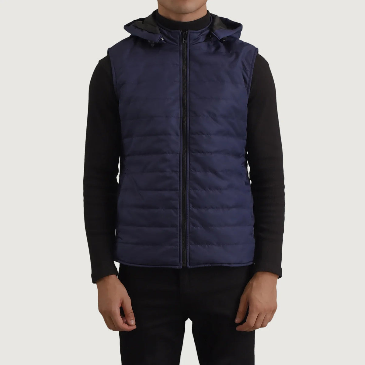
Detailopname of Classic Collar & Zipper Hardware on Carlo Blauw Gewatteerde bodywarmer met capuchon voor Heren