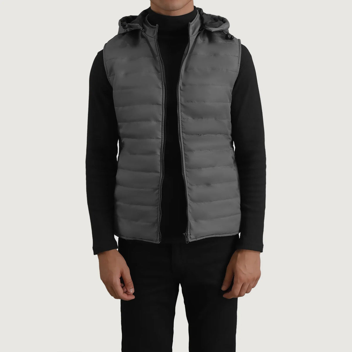 
Carlo Grey Gewatteerde bodywarmer met capuchon voor Heren in Green Full-Grain Leather - Vooraanzicht & getailleerd silhouet | Online kopen