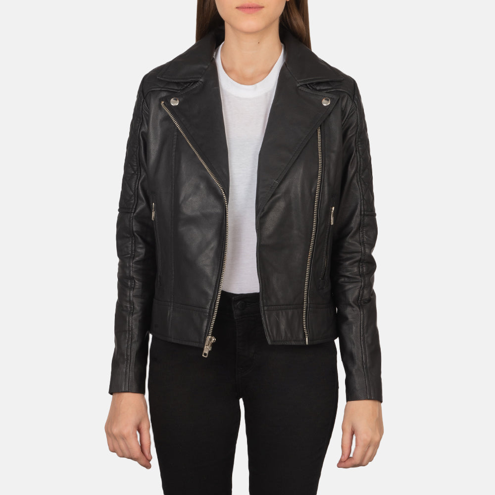 
Carolyn Quilted Black Biker Jacket in Black Goatskin Leather - Vooraanzicht & getailleerd silhouet | Online kopen