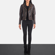 
Carolyn Quilted Vintage Brown Biker Jacket - Zijaanzicht met ergonomische mouwsnede